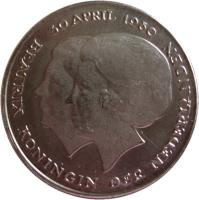 obverse of 2 1/2 Gulden - Beatrix - Investiture of New Queen (1980) coin with KM# 201 from Netherlands. Inscription: BEATRIX KONINGIN DER NEDERLANDEN 30 APRIL 1980