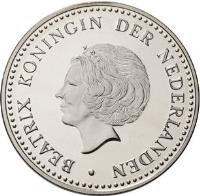 obverse of 25 Gulden - Beatrix - 60th Anniversary of the first flight from Amsterdam to Curaçao (1994) coin with KM# 40 from Netherlands Antilles. Inscription: BEATRIX KONINGIN DER NEDERLANDEN ·