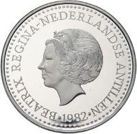 Netherlands Antilles coin 50 Gulden - Beatrix - 200 years of diplomatic relations with the USA (1982) obverse obverse of 50 Gulden - Beatrix - 200 years of diplomatic relations with the USA (1982) coin with KM# 30 from Netherlands Antilles. Inscription: BEATRIX REGINA-NEDERLANDSE ANTILLEN *1982*