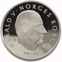 obverse of 200 Kroner - Harald V - Central role of the sport of skiing in Norway (2011) coin with KM# 485 from Norway. Inscription: HARALD V · NORGES KONGE IAR 20⚒11