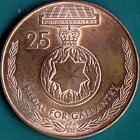 reverse of 25 Cents - Elizabeth II - Legends of the Anzacs: Medal for Gallantry - 4'th Portrait (2017) coin from Australia. Inscription: 25 MEDAL FOR GALLANTRY