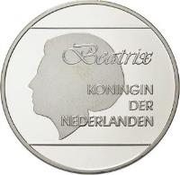 obverse of 25 Florin - Beatrix - Sea turtles (1995) coin with KM# 15 from Aruba. Inscription: Beatrix KONINGIN DER NEDERLANDEN