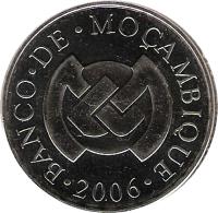 obverse of 5 Meticais (2006) coin with KM# 139 from Mozambique. Inscription: · BANCO · DE · MOÇAMBIQUE · 2006